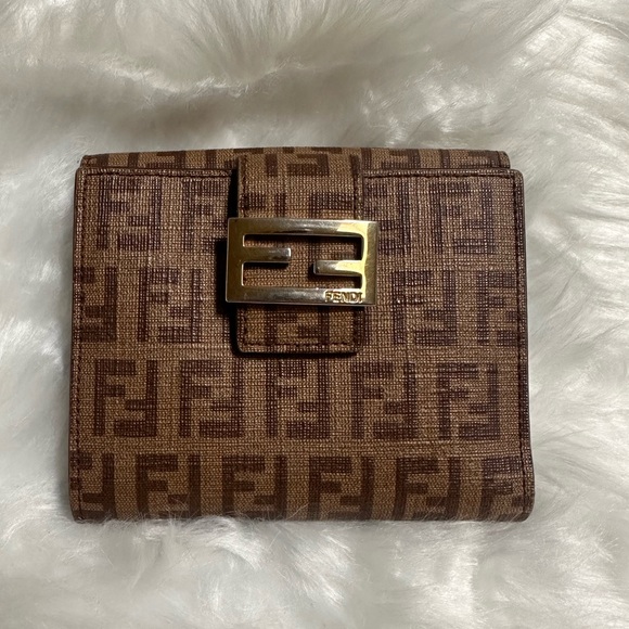 💯 Authentic Fendi compact wallet - Picture 1 of 15